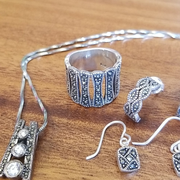 Jewelry - Picture 2 of 3